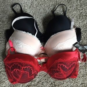 Daisy Fuentes Bras